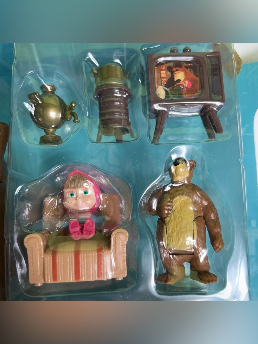 Masha and The Bear Playset Bear's House - Picture 4 of 6